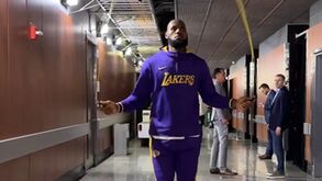 Chega 4 horas antes e até salta à corda: a rotina de LeBron James em dia de jogo 