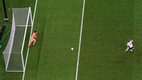 Lloris revela troca de mensagens com Kane depois do penálti falhado no Inglaterra-França