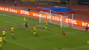Ac. Viseu-Tondela, 4-1: Académico apanha boleia de Messeguem