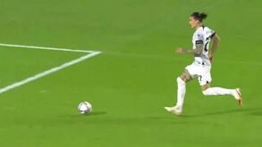Darwin marca dois golos em seis minutos na goleada do Liverpool ao Milan: veja os lances