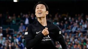 Esteve na mira do Benfica e pode acabar em Barcelona: Kamada com via aberta rumo a Camp Nou