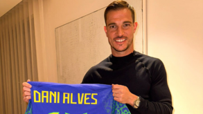 Cédric recebe presente de Daniel Alves: «Sempre foste a minha maior referência»