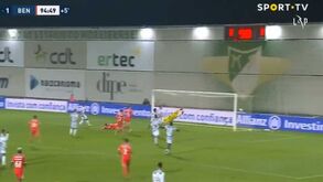 O falhanço de Diogo Gonçalves no último minuto do Moreirense-Benfica