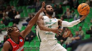 Ex-leão DJ Fenner ruma à Polónia