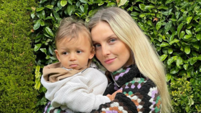 Perrie Edwards: Férias em família
