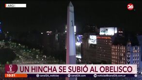 Adepto sobe ao topo do Obelisco em Buenos Aires e gera momentos de pânico