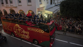 Seleção de Marrocos recebida em apoteose por dezenas de milhares de pessoas