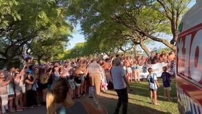 Loucura na chegada de Messi a Rosário