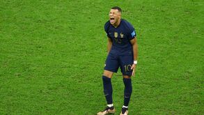 A fúria de Mbappé ao intervalo da final: «Este é o jogo de uma vida e não podia estar a correr pior»