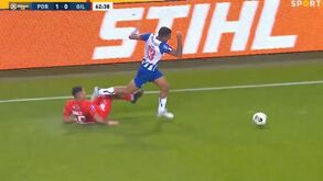 O lance da expulsão de Danilo no FC Porto-Gil Vicente