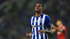 VAR reverte decisão do árbitro e dá golo a Galeno no FC Porto-Gil Vicente