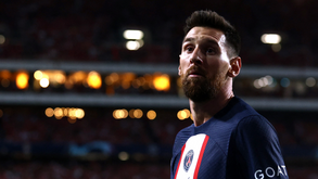 Messi promete ficar mais um ano no PSG