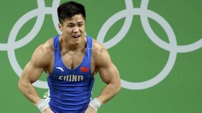 Triplo campeão olímpico chinês de halterofilismo com teste positivo a doping