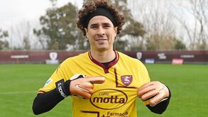 Guillermo Ochoa assina pela Salernitana