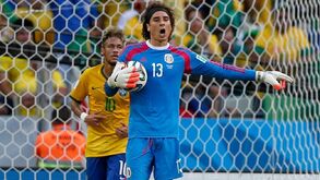 Mais um carimbo no passaporte de Ochoa: Guardião mexicano vai brilhar na Serie A