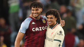 Aston Villa-Liverpool: reds querem esquecer eliminação na Taça da Liga inglesa