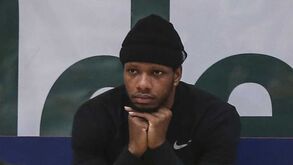 Cory Reeves rende DJ Fenner no Sporting