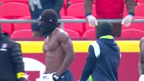 Dez graus negativos e jogadores dos Seahawks aquecem... sem camisola