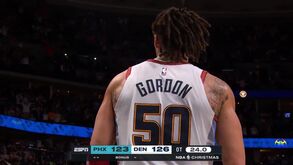 Há quem diga que foi o afundanço do ano na NBA: Aaron Gordon levou pavilhão à loucura
