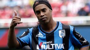 Ex-colega lembra história insólita com Ronaldinho: «Não sabia que podia ir ao banco levantar dinheiro»
