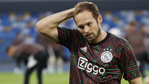 Daley Blind rescinde com o Ajax