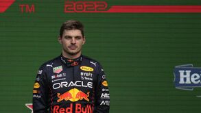 Max Verstappen limpa tudo