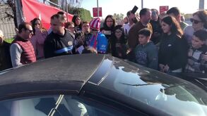 João Félix passou mais de 15 minutos a tirar fotos com adeptos e recebeu apelo: «Não te vás embora»