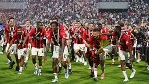 Leão mata a fome ao Milan