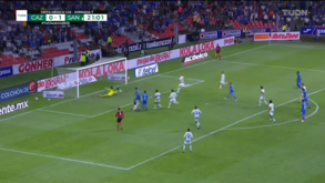 Impressionante: guarda-redes mexicano defende penálti e trava três recargas!