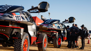 Pilotos e equipas já estão reunidos: as melhores imagens do 1.º dia de concentração para o Dakar'2023