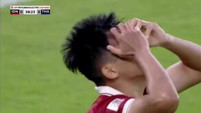 Indonésio protagonizou um dos maiores falhanços do ano: é ver para crer!