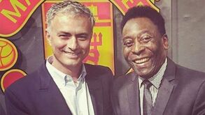 Mourinho lembra prémio recebido das mãos de Pelé: «Um dos dias que mais me orgulha»
