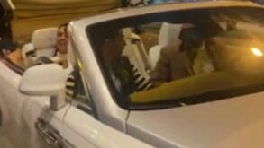 Cristiano Ronaldo vai jantar fora, leva o carro oferecido por Georgina e faz furor em Madrid