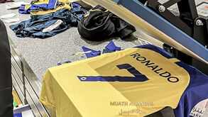 Começa a loucura: lojas já vendem camisolas do Al-Nassr com o nome de Cristiano Ronaldo