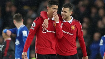 Manchester United anuncia renovação com promessa da seleção