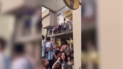 Quedas violentas, agressões e até roubos: o outro lado da festa da Argentina