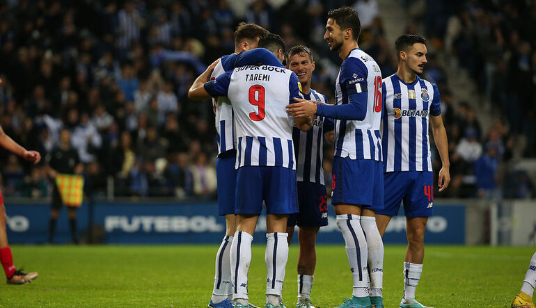 Isto é futebol champanhe! Evanilson chega ao hat-trick com mais um