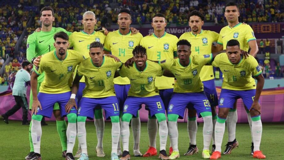 Onze do Brasil contra a Suíça no Mundial'2022: na fila de cima a contar da esquerda, Éder Militão (3.º), Thiago Silva (4.º) e Casemiro (6.º); na fila de baixo, Raphinha (2.) e Alex Sandro (5.º). Jogaram todos em Portugal