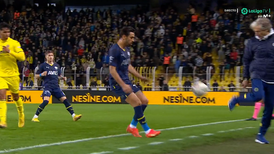 Treinador português com toque de habilidade durante o particular entre Fenerbahçe e Villarreal