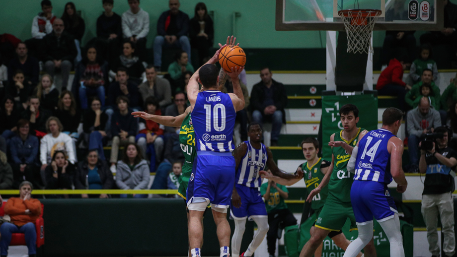 Dragões vencem duelo em atraso da 8.ª jornada
