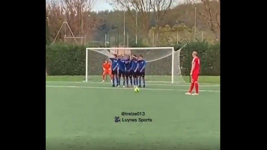 Experiente central francês continua a mostrar dotes para as bolas paradas