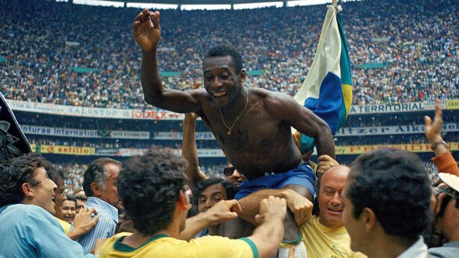 Pelé celebra no Mundial de 1970, o terceiro da carreira