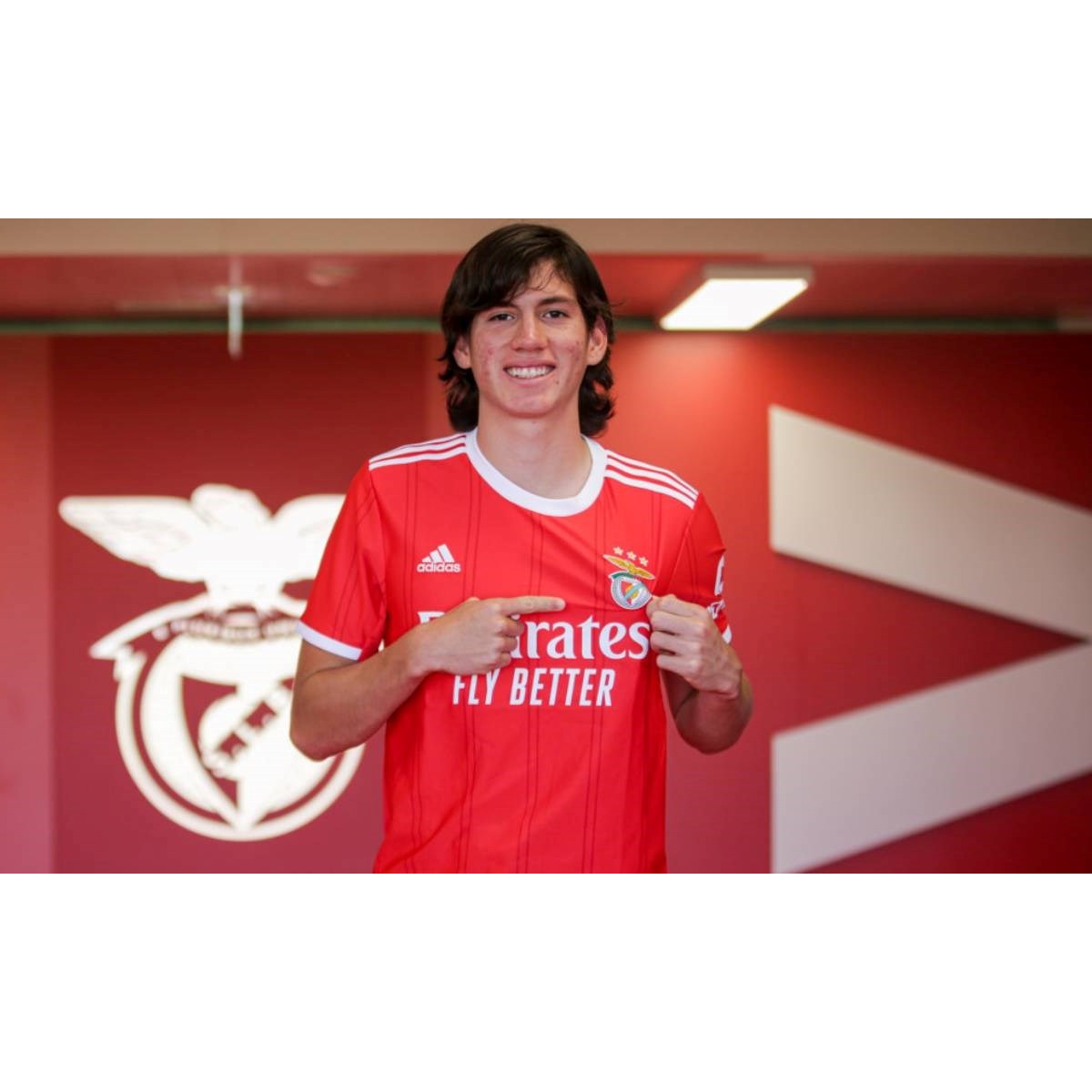 Benfica contrata defesa central norte-americano, eleito Melhor Jogador  Jovem do ano da USL Championship