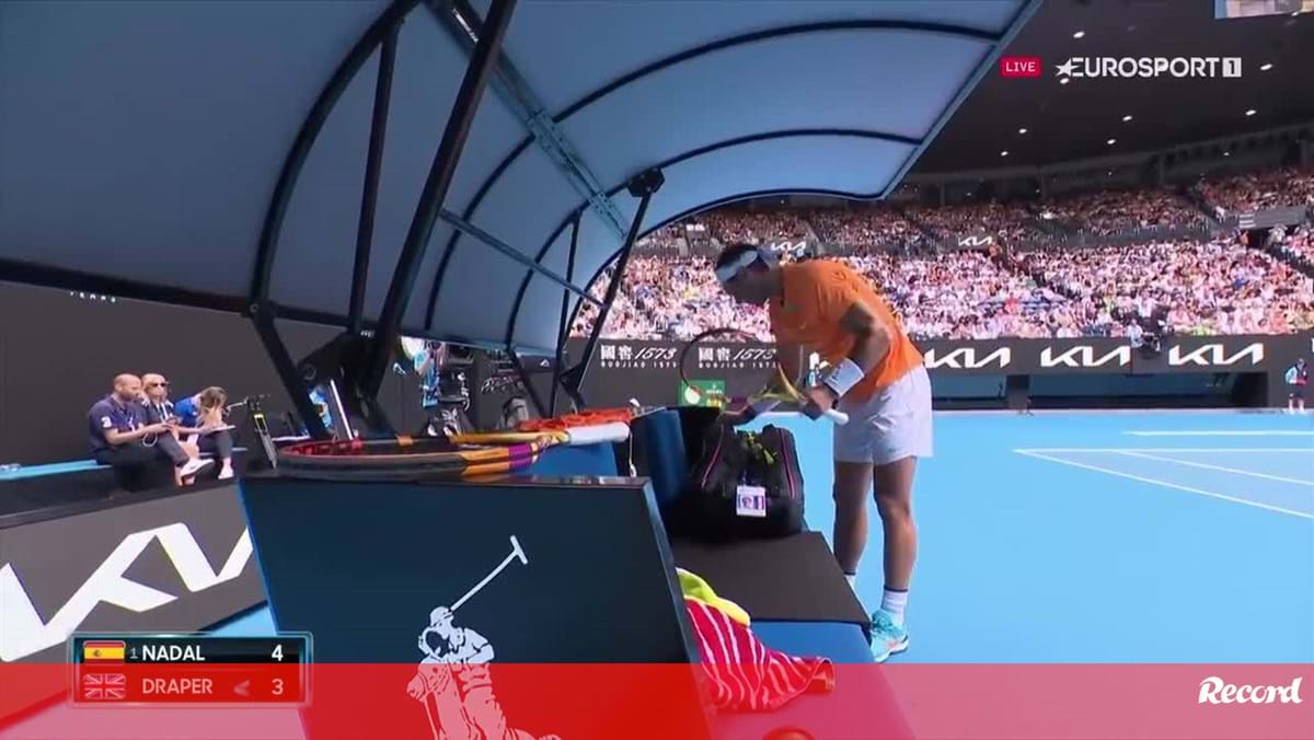 Open da Austrália: Tsonga parou o jogo para assistir apanha-bolas - CNN  Portugal