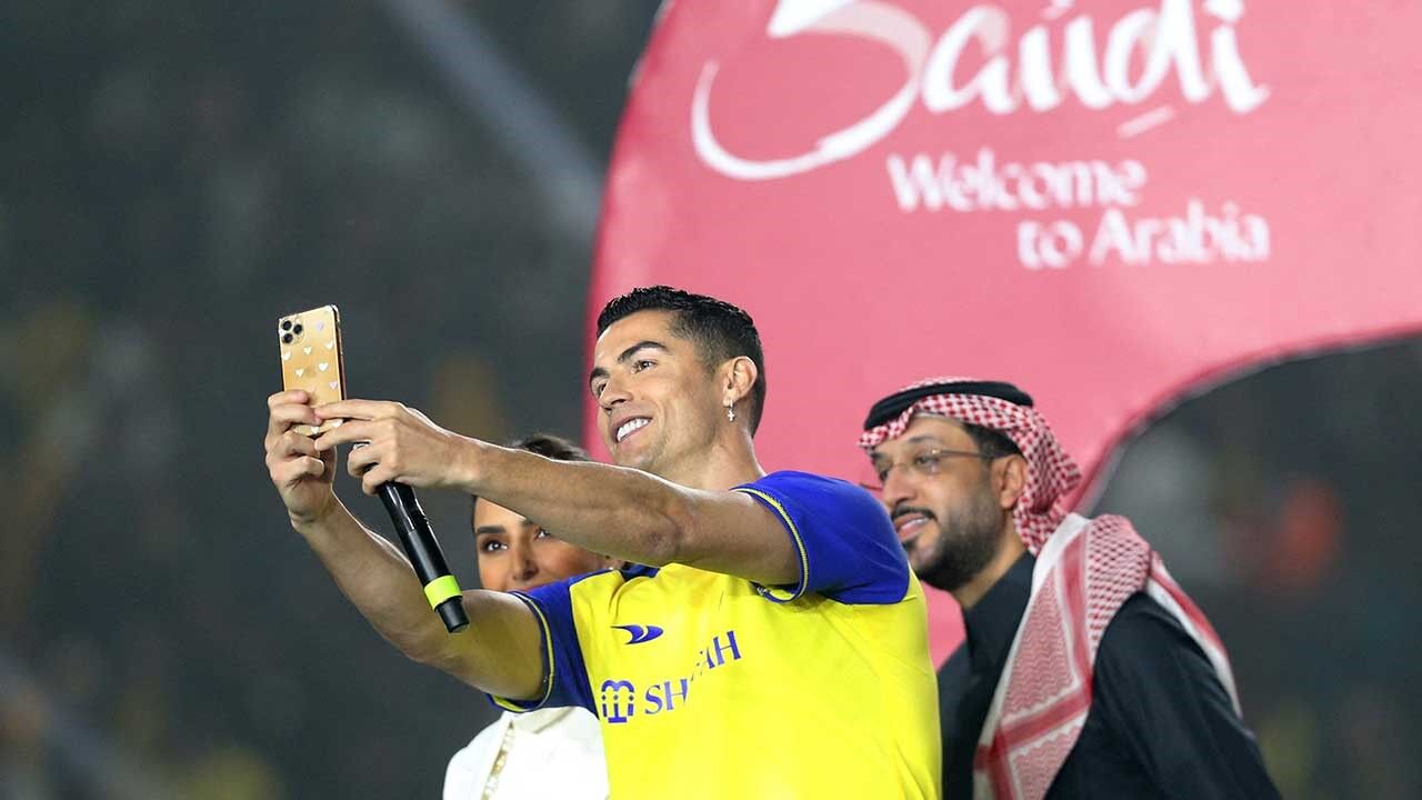 Cristiano Ronaldo é apresentado em clube saudita: “Estou aqui para