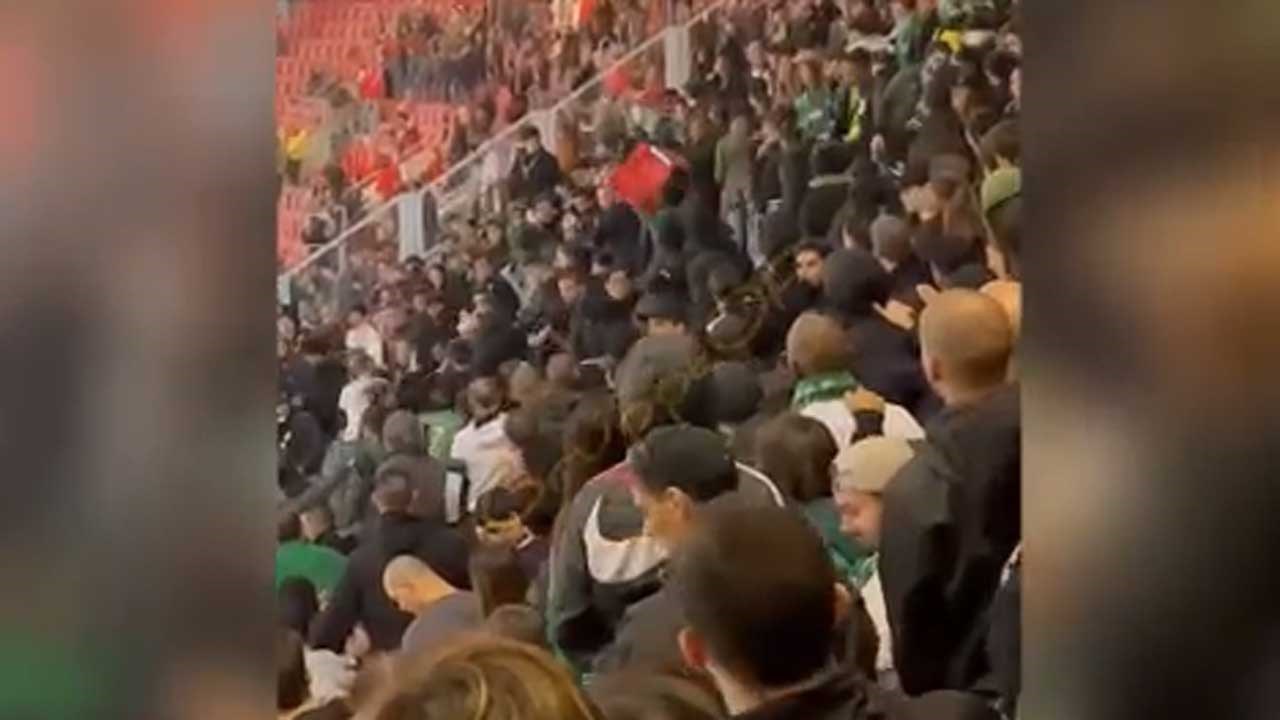 Polícia carregou sobre adeptos e claque do Sporting após o jogo de hóquei  com o Benfica - Vídeos - Jornal Record