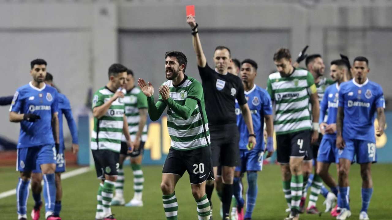 Sporting. Paulinho suspenso por três jogos e falha clássico