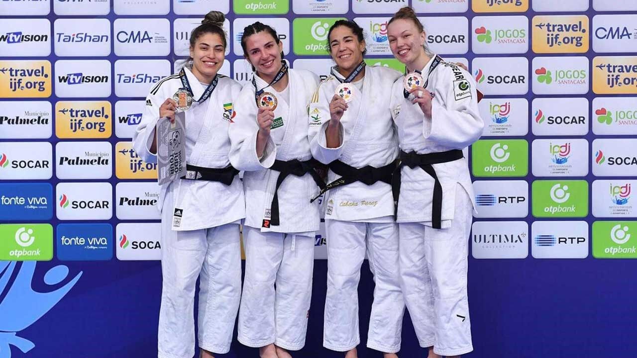 Bárbara Timo (2ª à esquerda)  festejou ouro em Almada