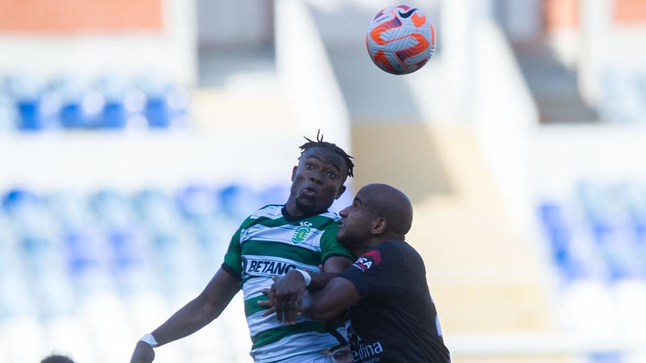 Nivaldo (à direita) deixa a Briosa