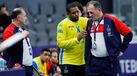 Ljubomir Obradovic a falar com o guarda-redes Edmilson Gonçalves